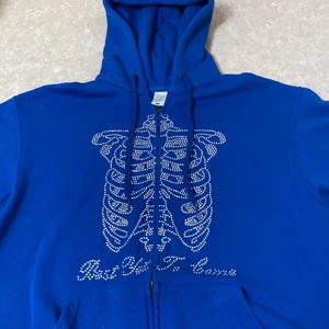 Kofta bestyettocome stl L - Säljer min jättefina kofta från bestyettocome, använd ett par ggr och är i mycket bra skick. Köptes för 600 kr inklusive frakt! 🤍