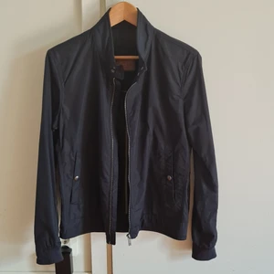 Massimo Dutti, jacka, stl S - I princip oanvänd, kort jacka, storlek S från Massimo dutti.