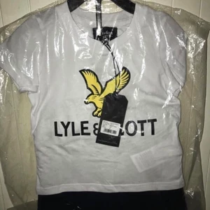 Lyle & scott strl 80  - Barn dress T-shirt & mörk blå shorts märke Lyle & scott helt ny  Strl 80 ( 12 mån) 