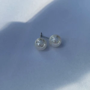 Söta unika pärlörhängen med mönster  - Unika!