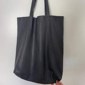 Barely used urban outfitters tote bag in  leather material! great condition 