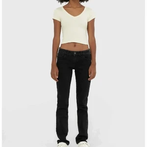 Lågmidjade svarta jeans  - Använda gåta ggr💓💓💓köparen står för frakt 