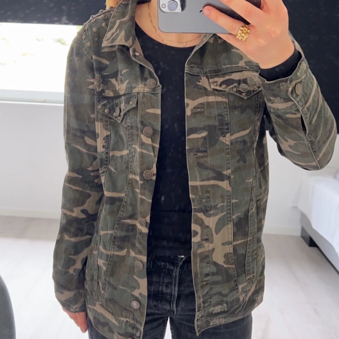 Grön camouflage jeansjacka