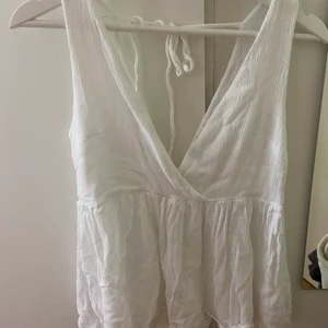 Topp - Vit topp från asos🤌 Använd max 3 gånger, nyskick☺️❤️
