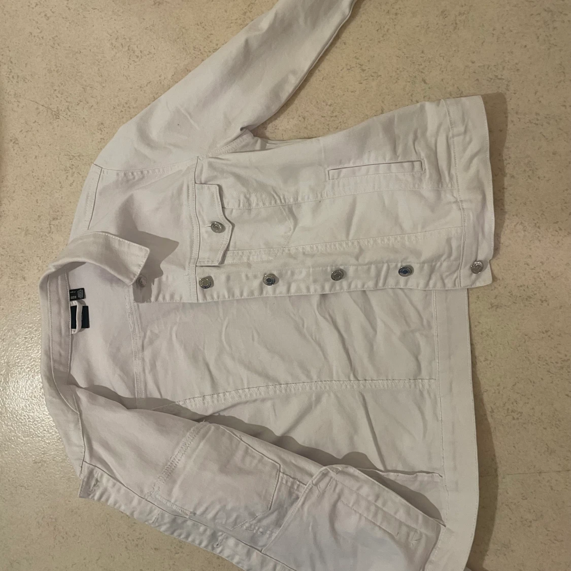 Storlek L Men passar egentligen M!