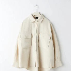 gina tricot - Helt oanvänd, köpt på gina för 500, säljer för 170!🙃  