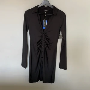 Långärmad klänning  - Klänning från Nelly, aldrig använd 🥰 