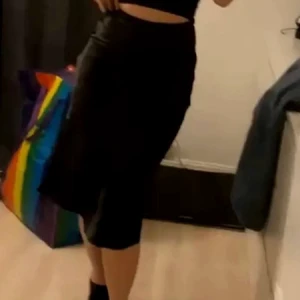 Satin kjol - Säljer min satin kjol, aldrig använd förutom testad. Säljer för jag köpte fel storlek ! 150kr med frakt inkluderad 💖