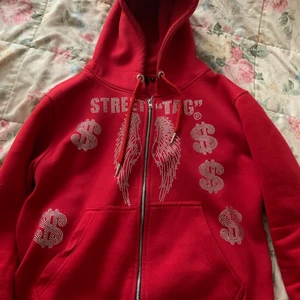 Street tag hoodie  - Limited edition. Kan gå ner lite i pris vid snabb affär 