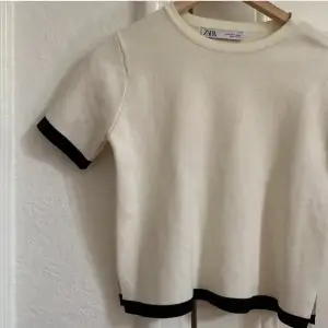 SÖKER denna stickade tröjan från zara, hör jätte gärna av dig om du kan tänka dig att sälja den 💗💗💗LÅNAD BILD💗