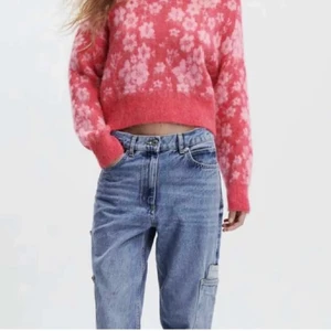 Rosa tröja  - Säljer denna tröja för 250, köpt för 400 kr på zara. Den är i storlek L men passar M också! 