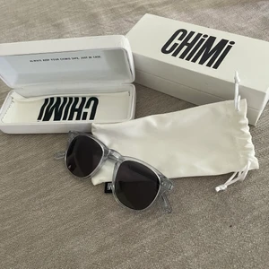 Chimi Glasögon #001 - Modellen #001 i färgen Litchi. De är använda Max 3 gånger så alltså i ny skick. Ny pris 1200kr mitt pris 800kr