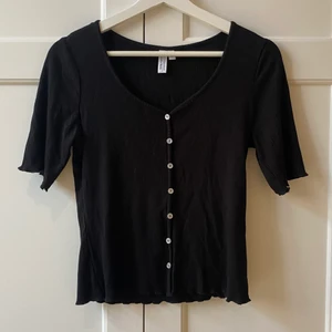 Topp från &OtherStories - Svart topp från &OtherStories. Nyskick. Storlek S.