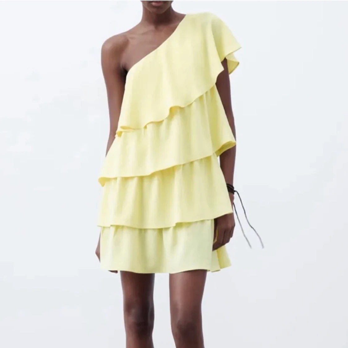 Gul volangklänning Zara