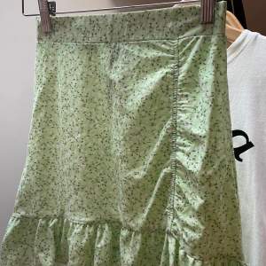 En fin blommig kjol från Gina Tricot som passar perfekt till sommaren!🌤