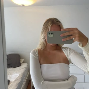 Topp ärmar  - Säljer denna topp som består av ärmar som är super snygg till en topp! 