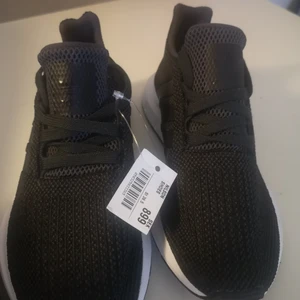 adidas Originals | Swift Run 36.5 - adidas Originals | Swift Run. Helt Nya oanvända skor saknar sulor 