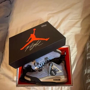 Säljer mina jordan 4 universitet blue Säljer mina jordan 4 universitet blue  - Säljer mina jordan 4 universitet blue AAA:kopia kan och så ta byten dom ser som nya ut jag tar boxen från mina jordan 4 red thuneder för de ska se snyggare ut.😀😘❤️