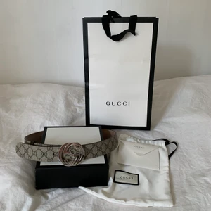 Gucci skärp  - Säljer mitt Gucci skärp som jag har fått som present för några år sedan. Kartong, påse, dustbag & ett kort från Gucci medföljer. Jag har tyvärr inte kvitto kvar (äkthetsbevis). Men det finns ett serienummer på bältet. Storleken är 85, säljer för 2000kr 🫶🏼🖤