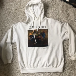 Hoodie med tryck - Säljer nu en jättesnygg Hoodie från Pull&Bear❤️