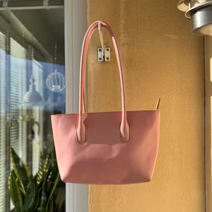 Furlaväska - Supersöt väska som tyvärr ej kommer till användning. Vintage furla. Kan hämtas i Telefonplan alternativt fraktas och då står köparen för frakt 🌸