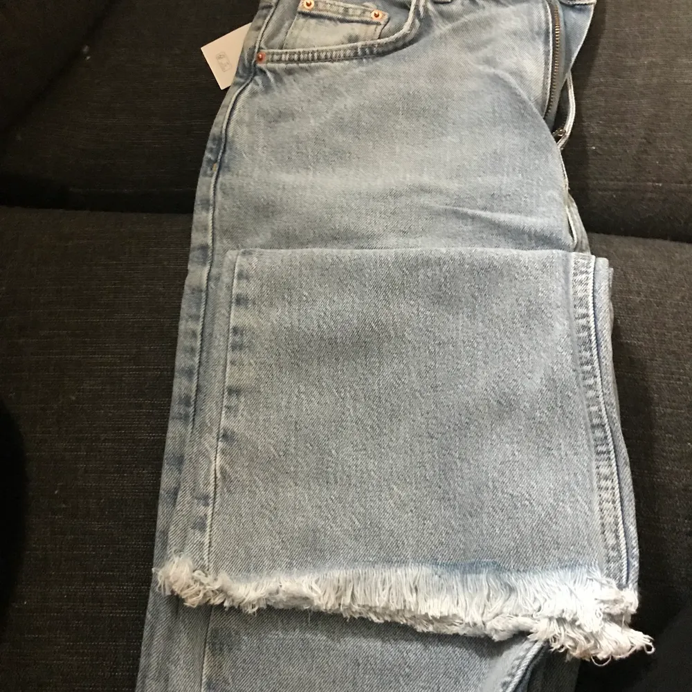 Helt nya jeans med lapparna kvar. Nypris 399kr. Jeans & Byxor.