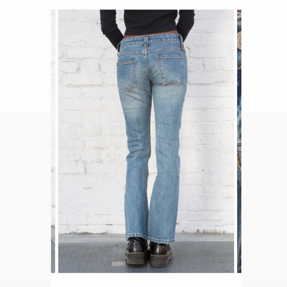 Säljer helt nya Brandy Melville lågmidjade jeans i modellen Kylie, storleken S. Dom är helt orörda och har lappen kvar. Helt nya kostar 420 kr mitt pris 200 kr. 💖. Jeans & Byxor.