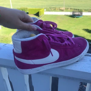 Nike skor - Rosa nike skor i storlek 39 som jag själv köpt på Plick, har använt de 1 gång!! 200kr plus frakten💗