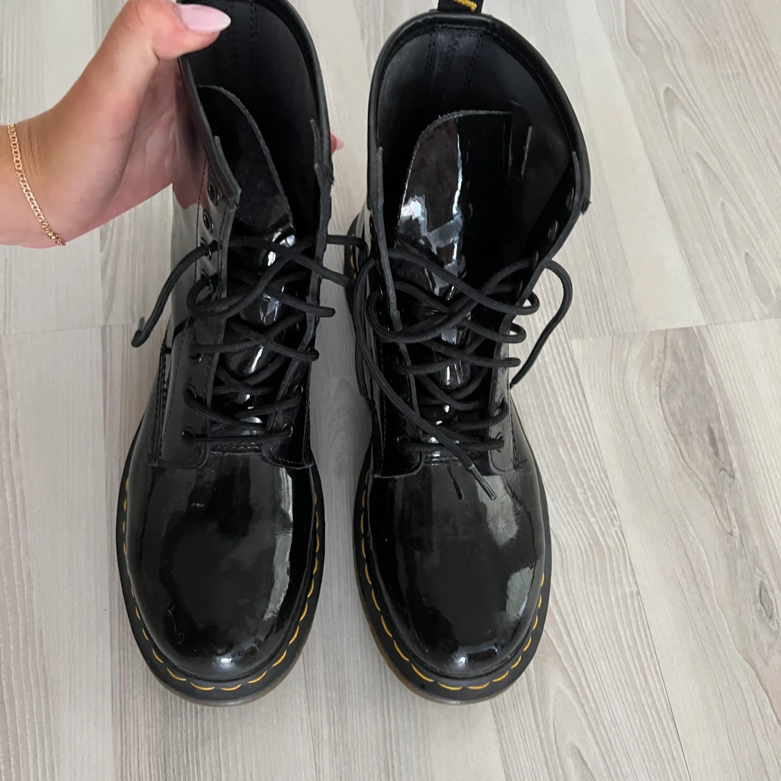 Dr. Martens  - 90