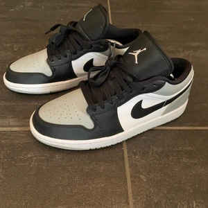 Air Jordans - Väldigt bra skick, har använts en gång och passade inte, Kartong och kvitto finns