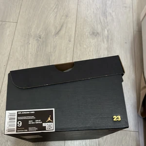 Nike jordan 1 Mid - Jordan 1s mid shadow tror jag den heter