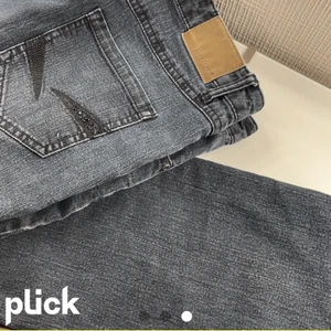 Byxor - Jätte fina jeans i storlek 38 men passar mig som är 162 bara att dom är lite stora i midjan så skulle säga 34❤️ Skriv för mer information 