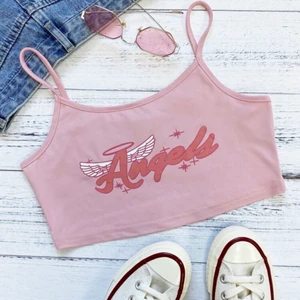 Crop Cami Top med tryck - Crop top med tryck ”angel” på! Väldigt 00s. Köpt från Shein och använd sällan! Storlek är S/36. Slutsåld på shein! Bild 1 är lånad från Shein 