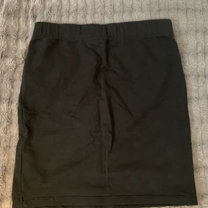 Kjol  - Använda fåtal gånger. I bra stick 