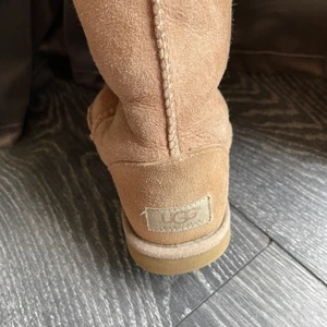 UGG  - Ett bar UGGs i en beige färg i storlek 36, mycket gott skick! 