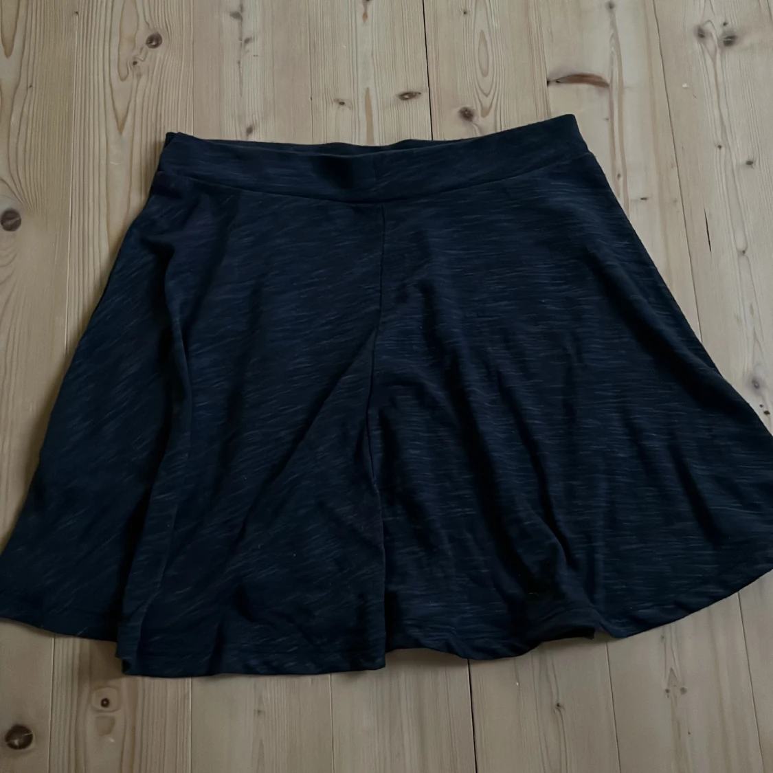 Svart grå kjol - 90