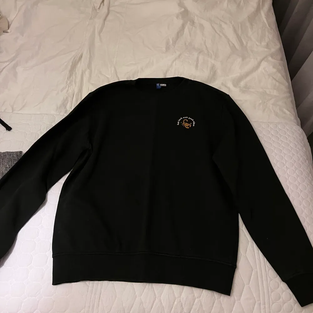 Sweatshirt från HM. Neuletakit & Villapaidat.
