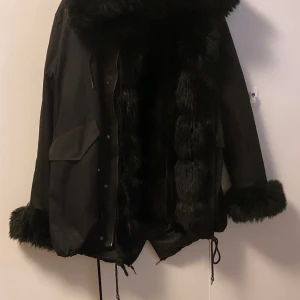 Vinterjacka garoff - Garoff jacka  Storlek L  Avtagbar fusk päls 