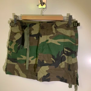 Cargokjol - Jättesnygg men tyvärr för liten :( storlek S men mer som XS