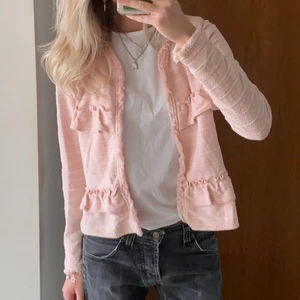 Kofta - Världens finaste kofta med volanger, använd npgra få gånger bara☺️