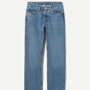 Weekday jeans - Tryck inte på köp nu ❗️ Jätte snygga jeans från weekday. Modellen wide low waist och sitter så fint. Använda men i fint skick 💕 