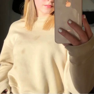 Monki sweatshirt  - Beige monki sweatshirt i storlek xxs, säljer för 70kr+frakt  (pris kan diskuteras)