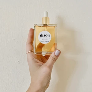 Gisou hair oil - Säljer min hårolja från gisou då den inte kommit till användning! Använt en gång. Nypris 929 kr säljer för 500💌 Vid snabb affär kan priset diskuteras (aningen)  Köpare står för frakt!
