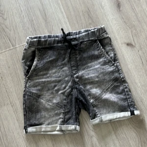 Shorts - Hund finns hemma EUR 38
