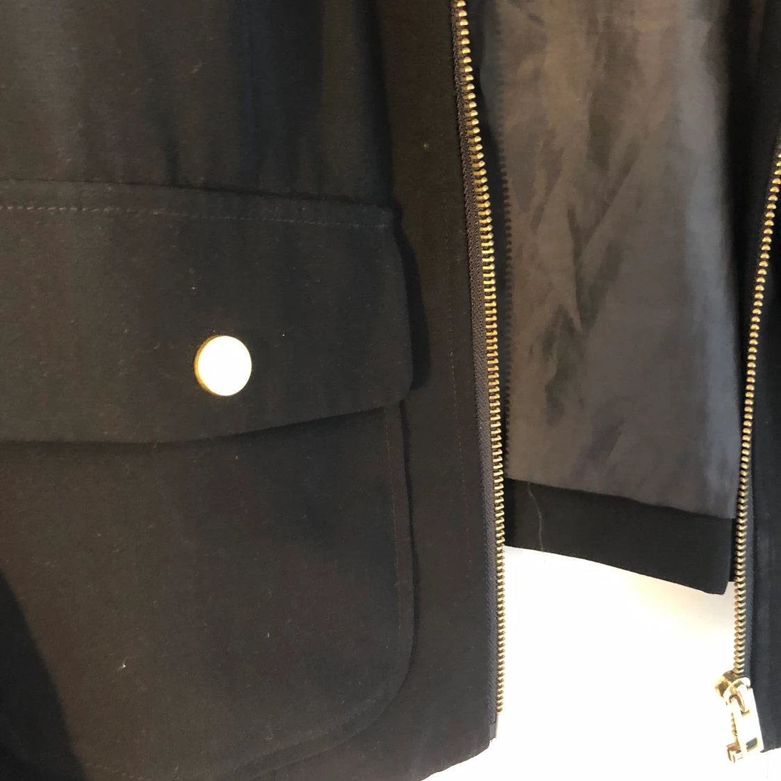 Jacka med gulddetaljer  - 90