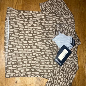 Topp från PLT - Oanvänd top från Prett Little Thing i storlek 34.