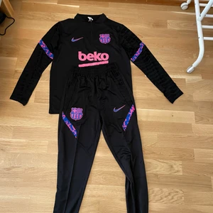 Fcb  - Sälje min fcb drsss storlek S. Skriv om ni är intresserade priset kan diskuteras! 