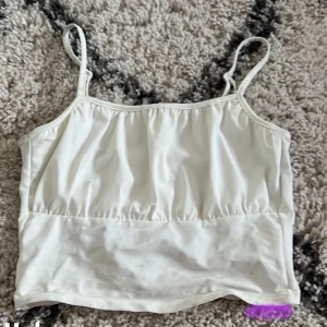 HM TOPP - SÄLJER DENNA TOPP FRÅN HM💗