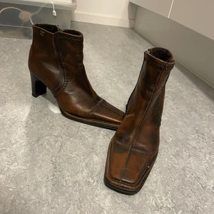 Klackskor skinn - Mkt fint skick! Äkta kläder 