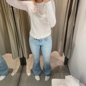 Lågmidjade Zara jeans  - Säljer mina helt nya lågmidjade zara jeans i storlek 38, då jag beställde fel Storlek och inte kunde returnera. ❤️